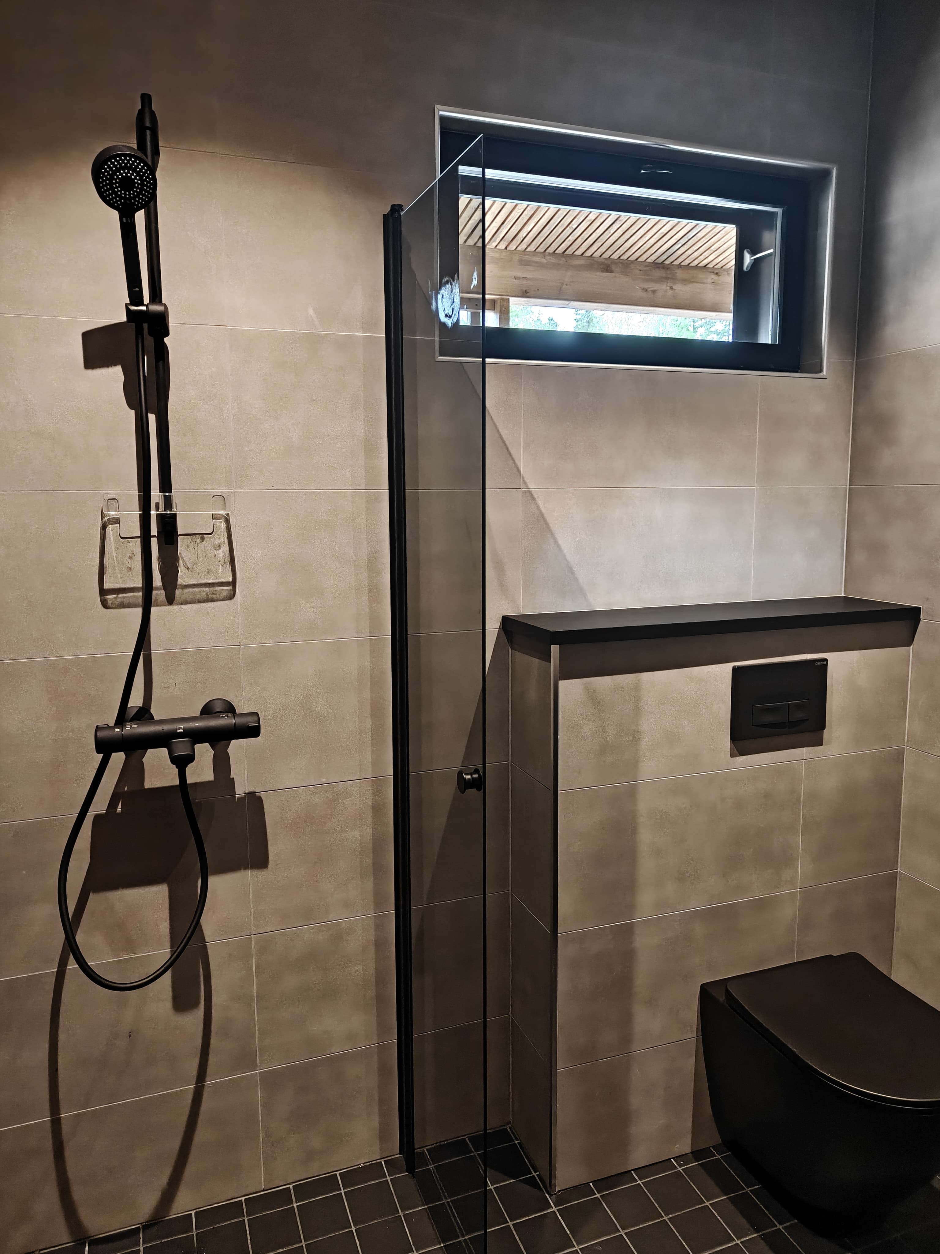 Kylpyhuone 2 suihku wc